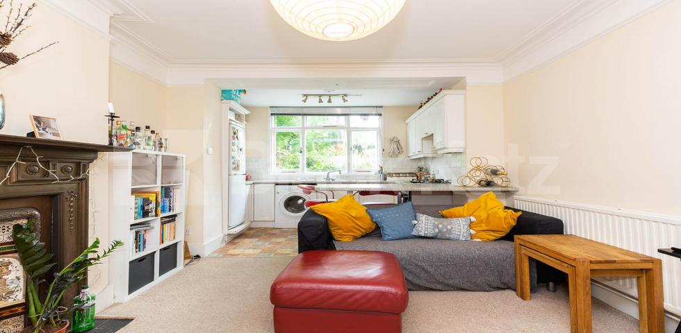 Great size one bed set within a period house. Loraine Road, Holloway